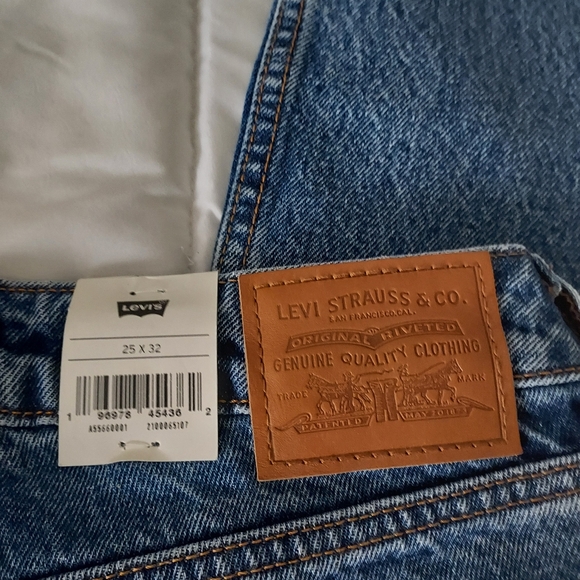NWT Levi's premium low loose jeans, 100 percent cotton, 25x32 - Picture 8 of 9